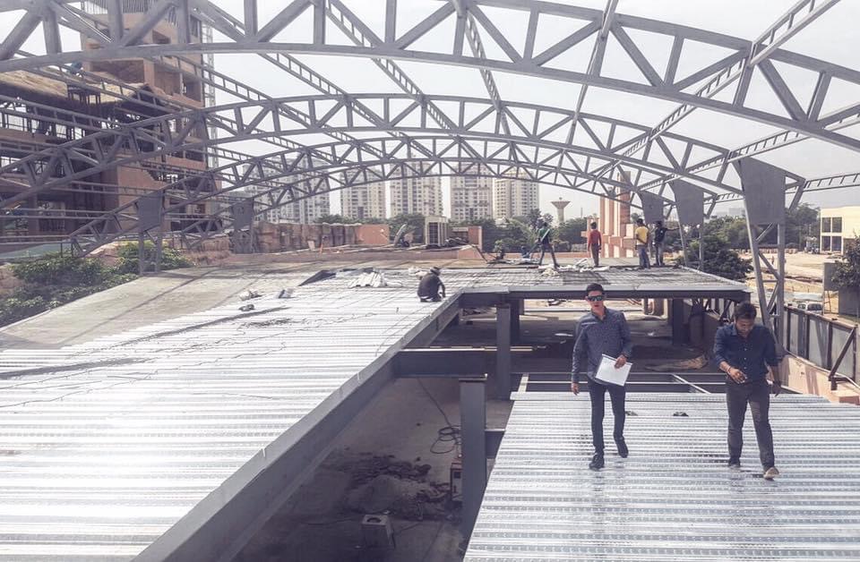 Especialista em karting no local, apoiando o primeiro passo em direção ao sucesso do negócio de karting