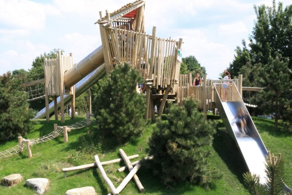 Zonas de aventura y parques infantiles: actividades de entretenimiento divertidas en el resort